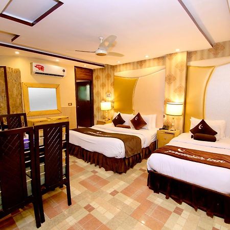 Premier Inn Gulberg Lahor Kültér fotó