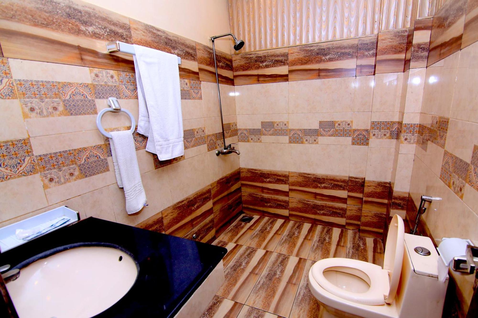 Premier Inn Gulberg Lahor Kültér fotó