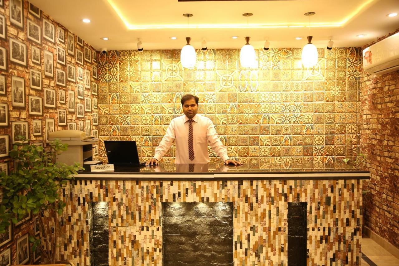 Premier Inn Gulberg Lahor Kültér fotó