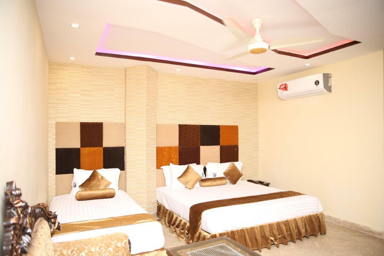Premier Inn Gulberg Lahor Kültér fotó