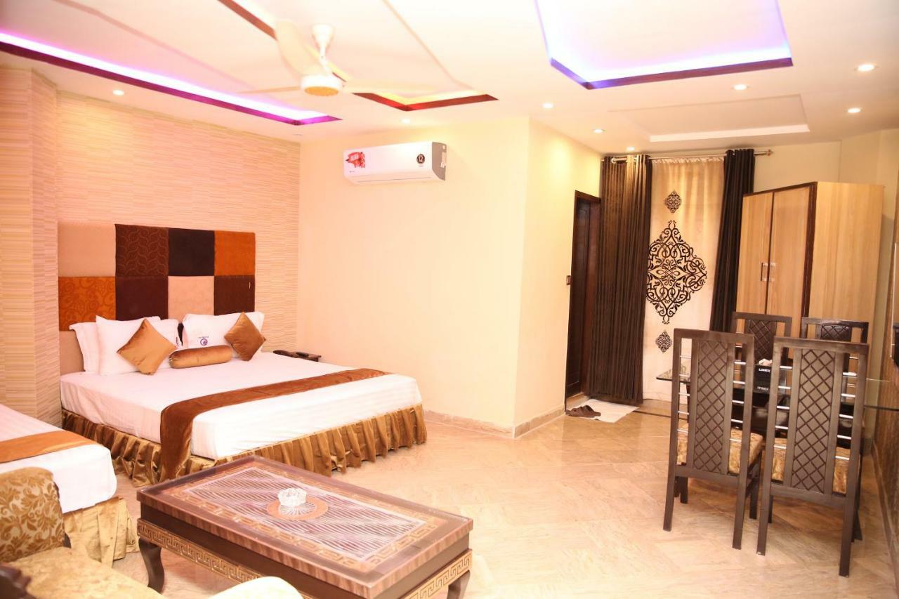 Premier Inn Gulberg Lahor Kültér fotó