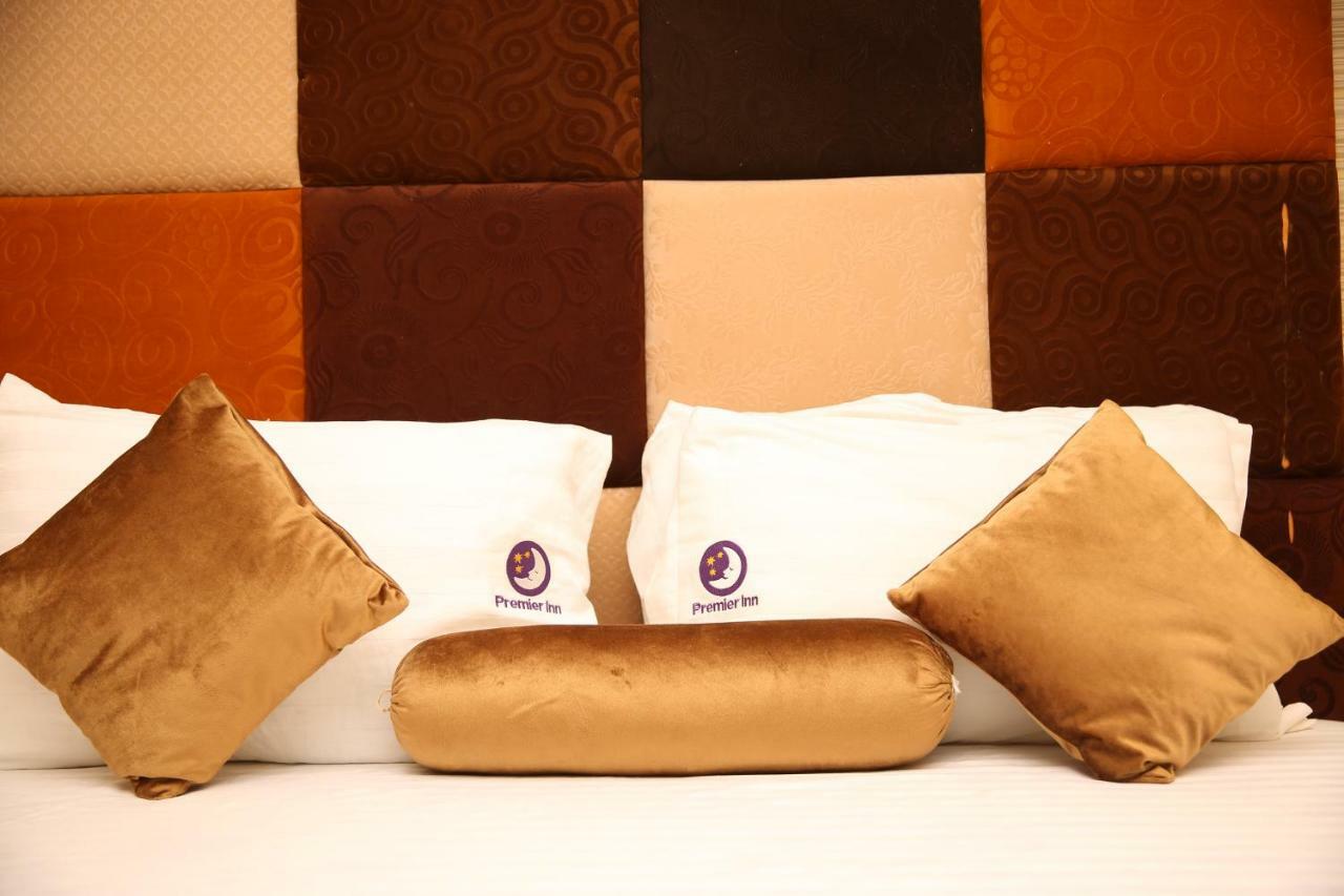 Premier Inn Gulberg Lahor Kültér fotó