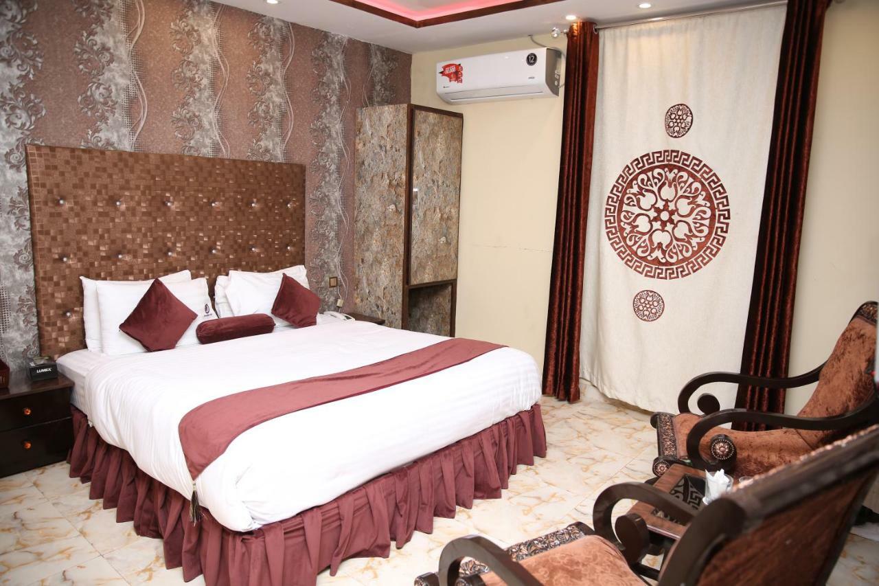 Premier Inn Gulberg Lahor Kültér fotó
