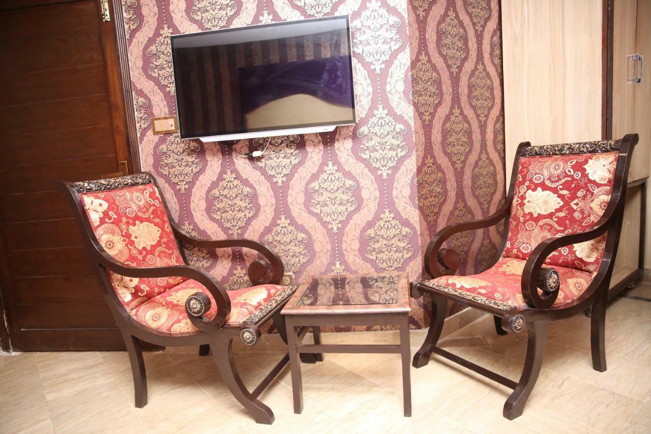 Premier Inn Gulberg Lahor Kültér fotó