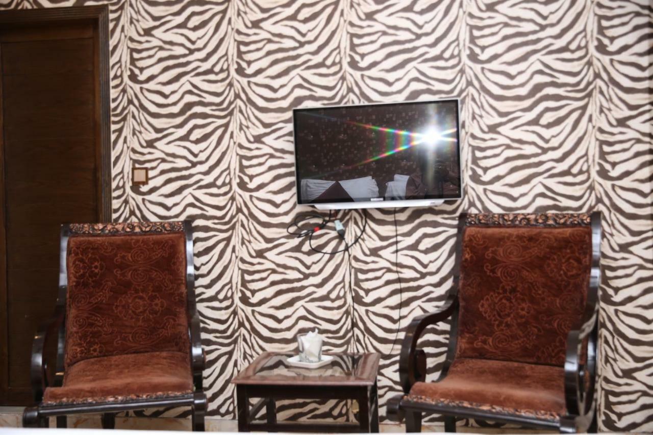 Premier Inn Gulberg Lahor Kültér fotó