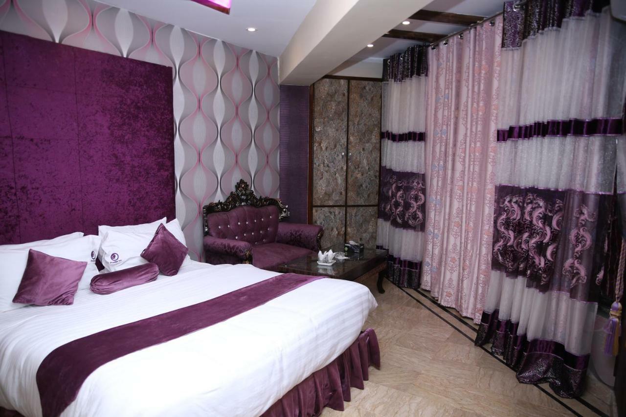 Premier Inn Gulberg Lahor Kültér fotó